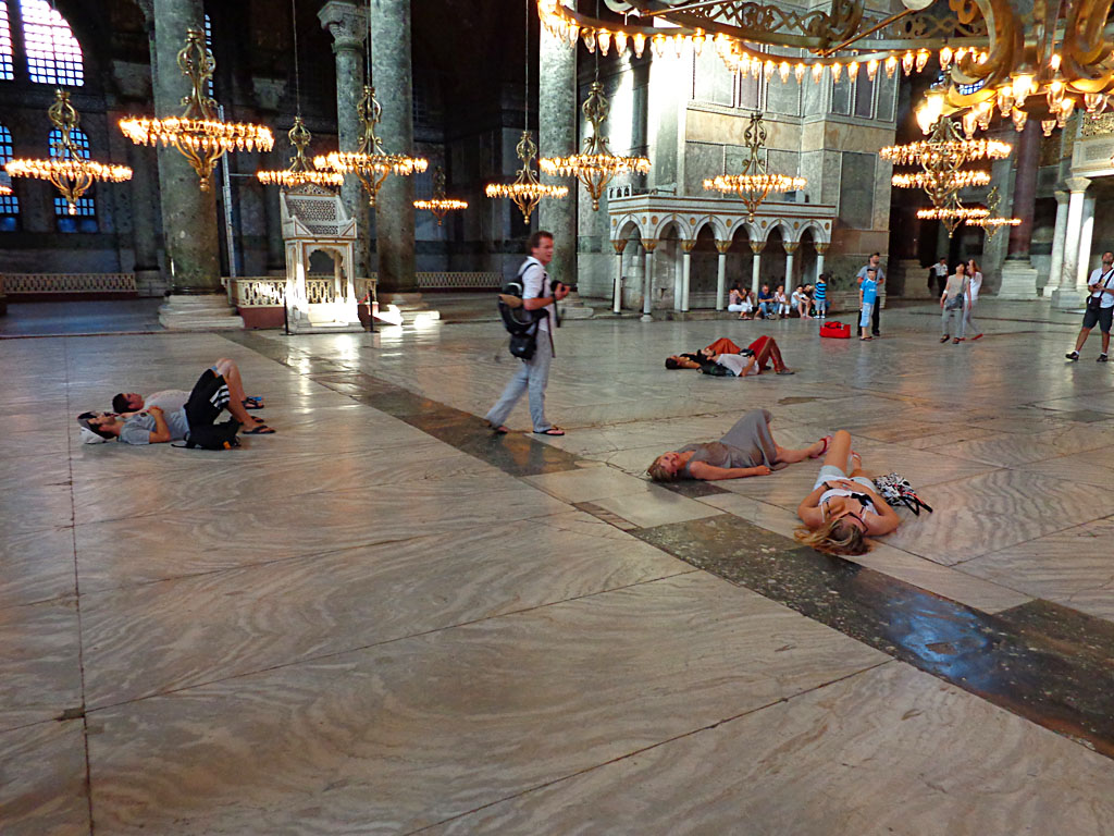 green rivers in Hagia Sophia