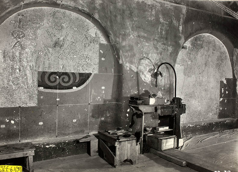 restporers working in Hagia Sophia