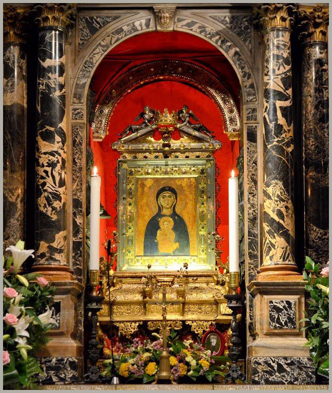 The shrine of the Nicopeia in San Marco