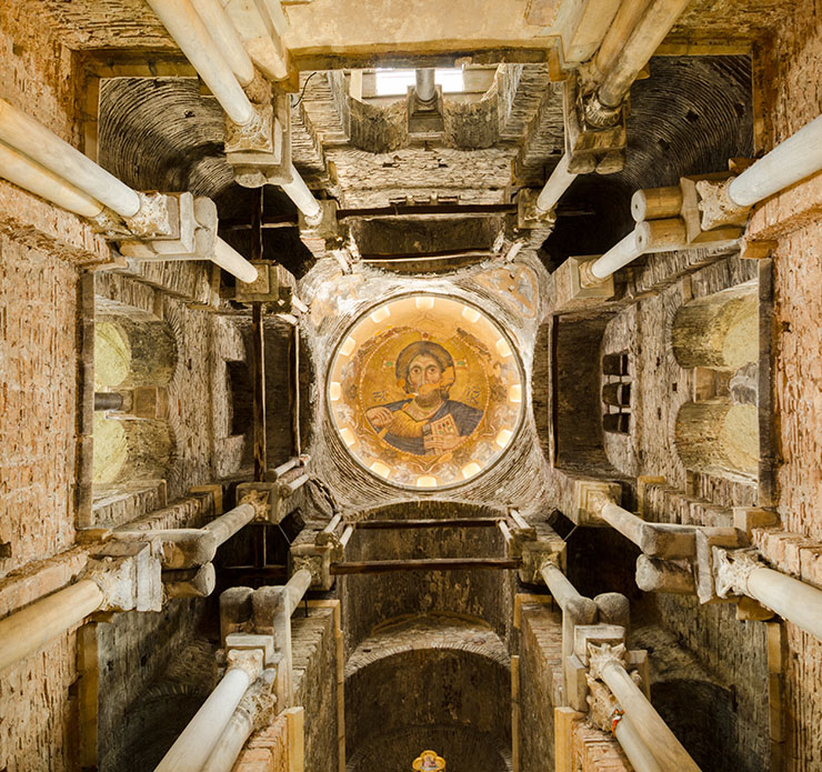 Church Parigoritissa in Arta view into the dome